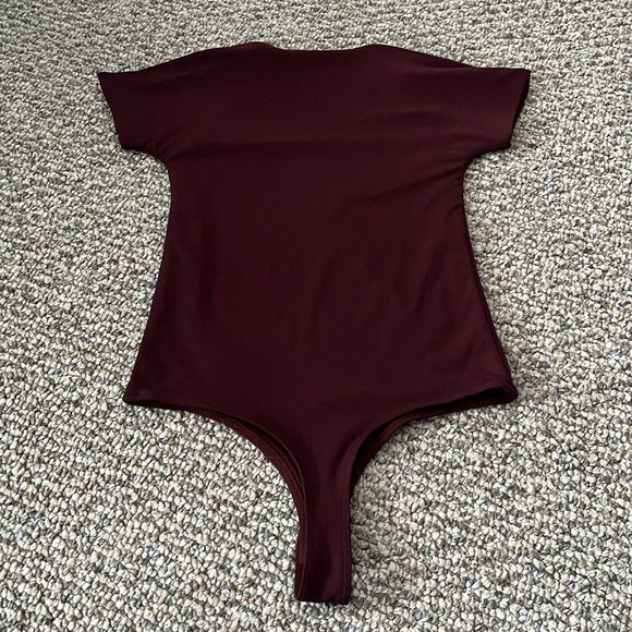 Square Neck Short Sleeve Bodysuit - Picture 2 of 4